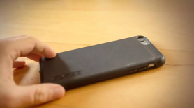 De ce să ții telefonul cu fața în jos pe masă. Trucul care te ajută enorm, explicația simplă